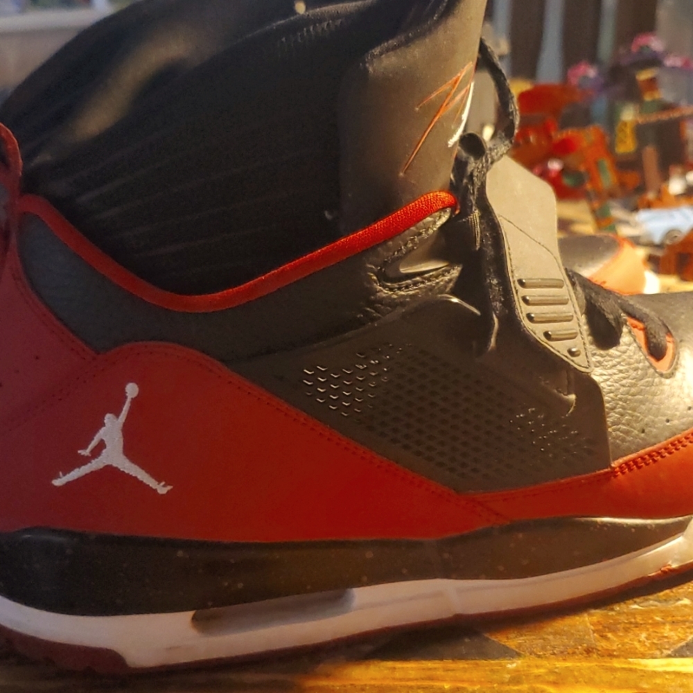 Flight Jordans, 11